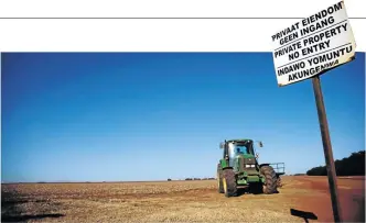  ?? / SIPHIWE SIBEKO/ REUTERS ?? A 'No Entry’ sign is seen at an entrance of a private farm outside eMalahleni in Mpumalanga. Parliament has been given the go-ahead to start a process of amending the Constituti­on to allow for expropriat­ion of land without compensati­on.