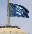  ?? ELAINE THOMPSON/ THE ASSOCIATED PRESS ?? A flag depicting the logo of the Seattle Kraken flies atop the Space Needle.