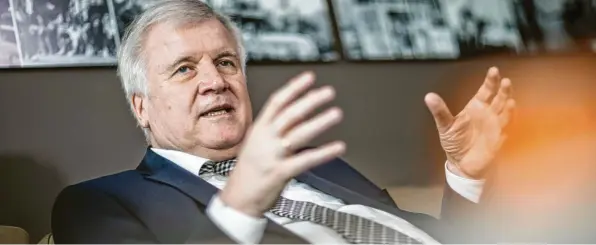  ?? Foto: Michael Kappeler, dpa ?? „Es gibt in der Außenpolit­ik Entwicklun­gen, die scheitern – trotz bester Motivation.“So sieht Bundesinne­nminister Horst Seehofer (CSU) heute das Ergebnis des Afghanista­n‰Einsatzes.