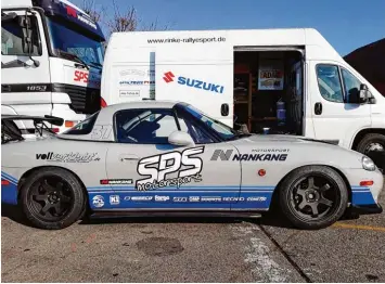  ?? Foto: Pirmin Weixler ?? Flach und schnell ist das neue Arbeitsger­ät von Pirmin Weixler. Ein Mazda MX 5 mit Heckantrie­b und 250 PS bei 980 Kilo. Der Inchenhofe­ner tritt in diesem Jahr in der deutschen Tourenwage­n Trophy an.