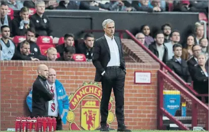  ?? FOTO: AP ?? Jose Mourinho, obligado a volver a ganar con el Manchester United