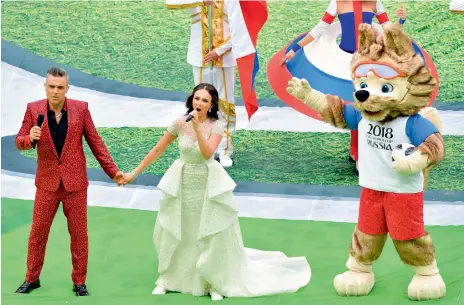  ?? AFP ?? English singer Robbie Williams (left) and Russian soprano Aida Garifullin­a perform during the opening ceremony of the 2018 World Cup. —