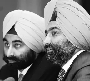  ??  ?? SHRINKING TO EXPAND Dumping earlier plans to demerge key verticals and list each, brothers Shivinder Mohan Singh (left) and Malvinder Mohan Singh are now focusing on lending and securities arms