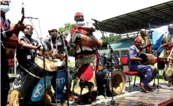  ?? DR ?? Caravana artística nacional deixou boas referência­s nas festividad­es dos 57 anos da Zâmbia