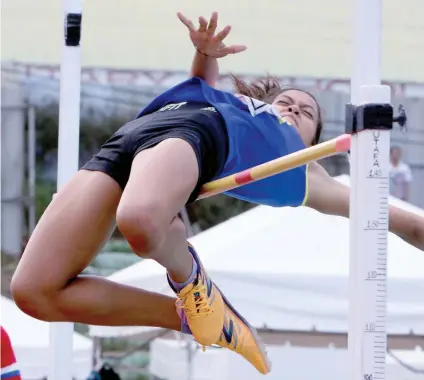  ?? SUNSTAR FOTO / ALEX BADAYOS ?? GOLDEN
LEAP. Crystal Villanueva advances to the Palarong Pambansa after winning the gold medal in the secondary girls high jump.