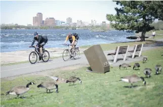  ?? JESSE WINTER/OTTAWA CITIZEN ?? Cyclists cruise along the bike path beside the Ottawa River on Tuesday.