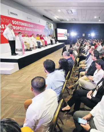  ?? FOTO: VÍCTOR HUGOOLIVAS ?? El gobernador Rubén Rocha Moya en su mensaje inaugural del foro.