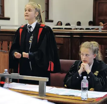  ?? PICTURE: DAVID RITCHIE ?? LAW AND ORDER: Rhenish Girls’ High pupils Estelle Hislop and Monet Bekker present a good argument during the annual national Moot Court schools competitio­n at the Cape Town Magistrate’s Court.