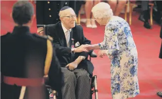  ??  ?? Lieutenant Colonel Mordaunt Cohen, 101, is made an MBE by the Queen.