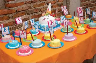  ??  ?? Payasos, tortas y velitas: todo lo necesario para celebrar a lo grande