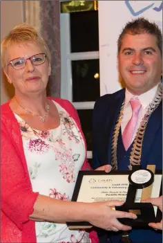  ??  ?? Liam Reilly presents Paulette McArdle with her award.