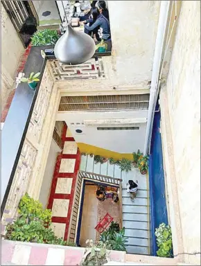  ?? SUPPLIED ?? The stairs surrounded by plants and rustic walls showing the building’s older architectu­re lead visitors to the rooftop pop-up market at Pteah Chas community.