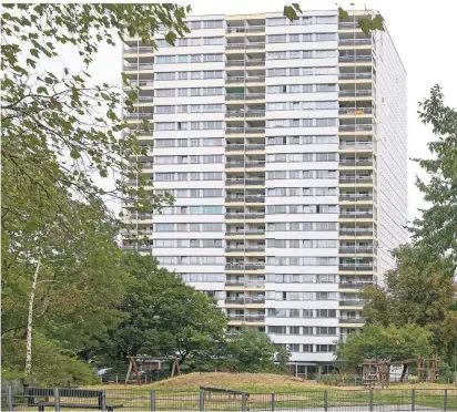  ?? FOTO: MICHELS ?? Das Gebäude Ottostraße 5456 gehört jetzt der Stadt Duisburg, die das Haus leerziehen will.