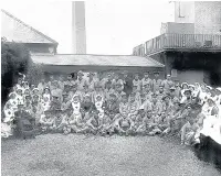  ??  ?? Nurses and soldiers outside the hospital