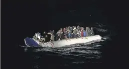  ?? EUROPA PRESS ?? Momento del rescate de los migrantes por el ‘Ocean Viking’.