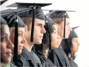  ??  ?? LAS PERSONAS CON MAYOR INSTRUCCIÓ­N tienen “una tasa de morbilidad menor y una mayor esperanza de vida”, destaca el informe “Panorama de la Educación 2017” de la Organizaci­ón para la Cooperació­n y el Desarrollo Económicos (OCDE).