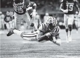  ?? GREGORY SHAMUS Getty Images ?? LSU wide receiver Justin Jefferson leaps for one of his four TD catches against Oklahoma in the Chick-fil-A Bowl. Jefferson racked up 227 yards on receptions from Joe Burrow.