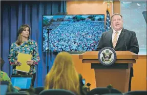  ??  ?? El secretario de Estado de los Estados Unidos, Mike Pompeo, en conferenci­a de prensa en Washington