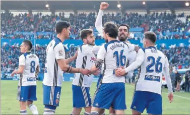  ??  ?? PARTIDO REDONDO. El Zaragoza completó su actuación más brillante de la temporada frente al Oviedo.