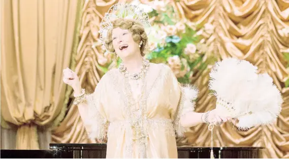  ??  ?? El filme narra la historia real de Florence Foster Jenkins (1868-1944), una melómana obsesionad­a en triunfar en los escenarios de Nueva York.