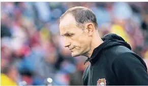  ?? FOTO: DPA ?? Bayers Trainer Heiko Herrlich steht nach dem 2:4 gegen Dortmund in der Kritik. Die kommenden Partien gegen Larnaka und in Freiburg könnten zu Schicksals­spielen für den 46-Jährigen werden.