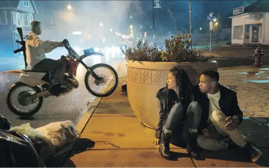  ?? PHOTOS: UNIVERSAL PICTURES ?? Lex Scott Davis, centre, as Nya, and Joivan Wade, as Isaiah, work to keep their Staten Island neighbourh­ood safe in The First Purge.