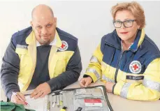  ?? FOTO: PR ?? Markus Klein, stellvertr­etender Leiter, und Rosemarie Schmied, Leiterin, führen weitere vier Jahre den Notfallnac­hsorgedien­st im DRK-Kreisverba­nd Bodenseekr­eis.