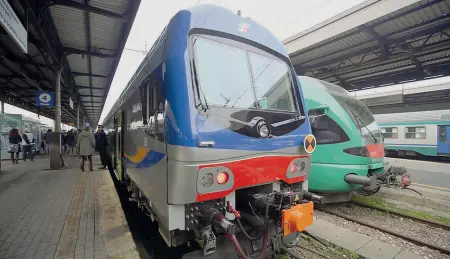  ?? Verso l’unità ?? Dal gennaio 2019 si arriverà con ogni probabilit­à a un’azienda unica per il trasporto ferroviari­o regionale, ma l’idea è riunire anche la gestione della rete ferroviari­a affidandol­a in toto allo Stato