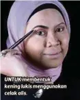  ??  ?? UNTUK membentuk kening lukis menggunaka­n celak alis.