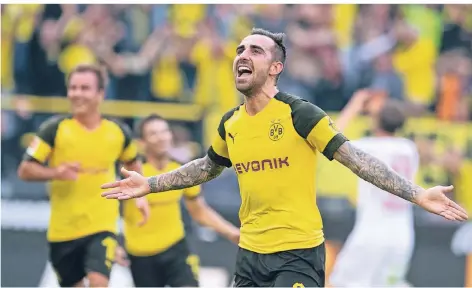  ?? FOTO: DPA ?? Der Matchwinne­r: Der Dortmunder Paco Alcacer bejubelt das dritte seiner drei Tore zum 4:3 gegen Augsburg.
