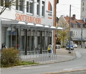  ?? Fotos: Daniel Weber ?? Die neu Stadtteilb­ücherei Lechhausen liegt an der Blücherstr­aße.