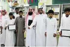  ?? Sabq ?? Class act Al Qah’tani with fellow students. He said his educationa­l venture had helped him hone his computer skills.