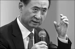  ?? BLOOMBERG ?? Wang Jianlin, chairman and president of Dalian Wanda Group Co, speaks during the Hong Kong Asian Financial Forum.
