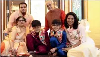  ?? Photo by Juidin Bernarrd ?? Rajendra Jhawar with Mamta, son Mukund, daughter- in-law Gauri and their children at their residence. —