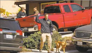  ?? Al Seib Los Angeles Times ?? FBI AGENTS search the home of Ian David Long, the ex-Marine who killed 12 in Thousand Oaks. Psychology experts say it would be premature to conclude he had post-traumatic stress disorder from his military service.