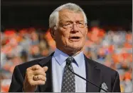  ?? AP FILE PHOTOS ?? Dan Reeves is inducted into the Denver Broncos Ring of Fame in September 2014. Reeves led the Broncos to three Super Bowl appearance­s.
Dan Reeves finished his playing career with 1,900 rushing yards, 1,693 receiving yards and 42 TDs.