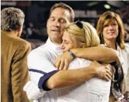  ?? ASSOCIATED PRESS FILE PHOTO ?? Former Auburn football coach Gene Chizik embraces his wife, Jonna, after his team’s 16-13 victory over South Carolina in a game in Columbia, S.C., in 2011.