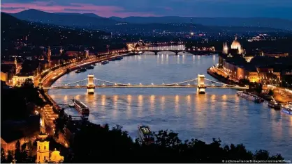  ??  ?? La capital húngara, a orillas del Danubio, es un importante destino turístico.