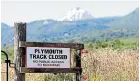  ?? SIMON O’CONNOR/STUFF ?? A landowner has erected a sign warning the Plymouth track to Egmont National Park is closed even though it isn’t.