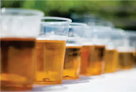  ?? Bild: IZABELLE NORDFJELL/TT ?? ÖL-PROVNING. Ett ökat intresse för öl är inte det samma som en ökad volym öl.