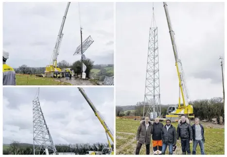  ??  ?? Levage et installati­on de la première partie du pylône de télécommun­ication en présence de l’équipe municipale d’Héronchell­es.