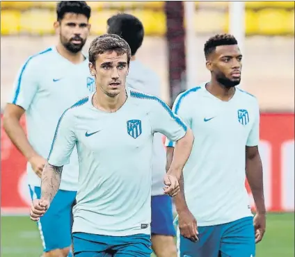  ?? FOTO: EFE ?? Los jugadores del Atlético de Madrid, en el escenario en el que se jugará el partido de hoy ante el AS Mónaco