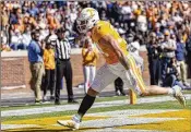  ?? WADE PAYNE/ASSOCIATED PRESS ?? Tennessee tight end Mccallan Castles, a transfer from UC Davis, wanted one final college season to improve his NFL draft stock.