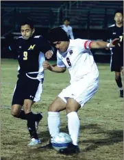 ?? LARRY GREESON / For the Calhoun Times ?? Sonoravill­e’s Alex Salgado (8) controls the ball in front of North Murray’s Kevin Garcia during the first half of Tuesday’s game.