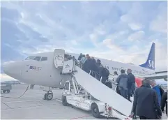  ?? REUTERS ?? Passengers board an SAS airliner in the Norwegian Arctic town of Kirkenes.