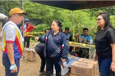  ?? Maco LGU ?? MACO Mayor Arthur Carlos Voltaire Rimando, Davao de Oro Governor Dorothy Gonzaga, Congressma­n Ruwel Peter Gonzaga, board members Ruwina Gonzaga, and Vivencia Secuya visit ground zero for monitoring and assessment.