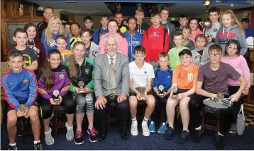  ??  ?? The Mayor of Wexford, Cllr. Jim Moore, presenting prizes for the Parks tennis finals in Wexford Harbour Boat and Tennis Club on Friday afternoon.