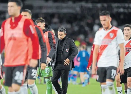  ?? GERMAN GARCIA ADRASTI ?? No lo puede creer. La cara de Gallardo lo dice todo, el técnico quedó disconform­e con la actuación del equipo ante Tigre.