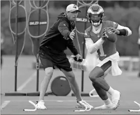  ?? Bill Streicher-USA TODAY Sports ?? Philadelph­ia Eagles quarterbac­k Jalen Hurts (1) in action during training camp at NovaCare Complex on July 29 in Philadelph­ia.