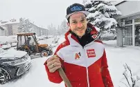  ??  ?? Auch Florian Scheiber (33) griff im Schneegest­öber von St. Moritz zur Schaufel: Heute feiert der Chef sein Debüt.